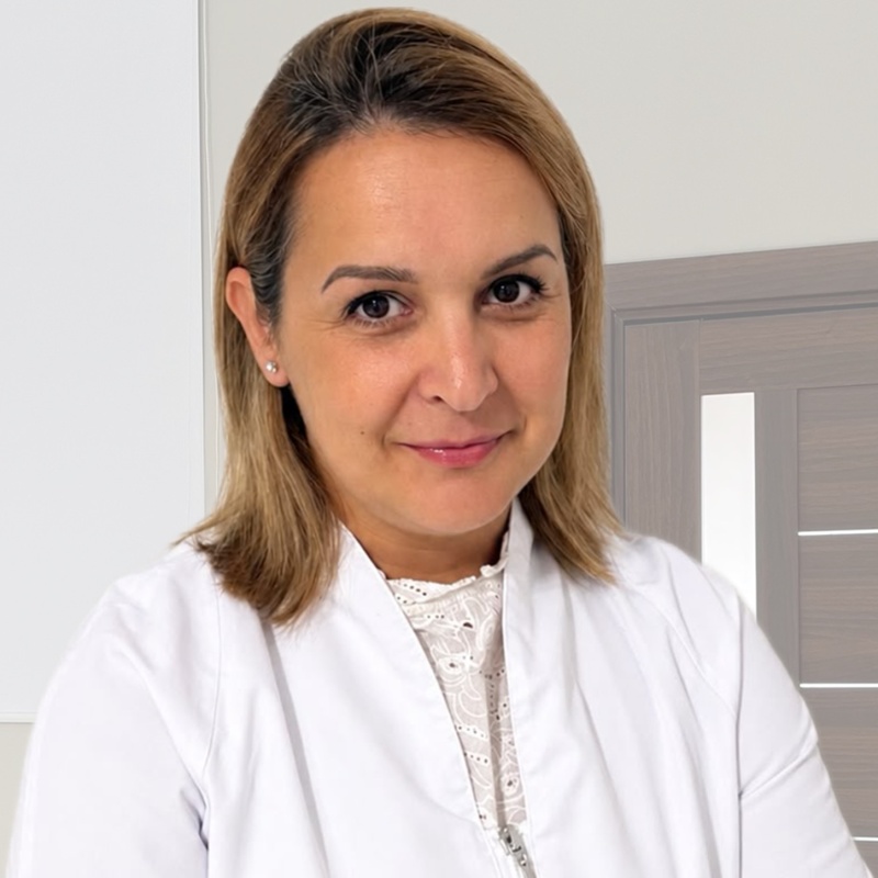 Dr. Izsák Adél